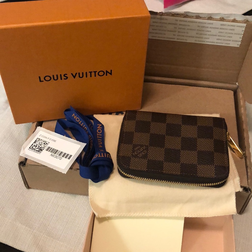 Authentic Louis Vuitton Zippy Coin Purse